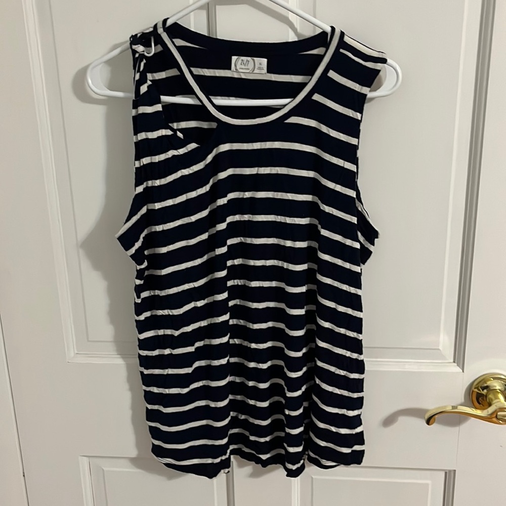 Maurices- Tank top- XL- navy blue and white